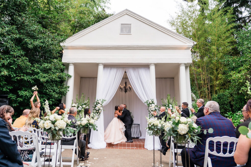 Gray Gables Wedding Photo Ceremony Kiss