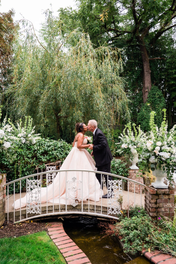 Gray Gables Wedding Photo First Look